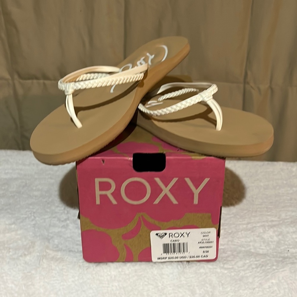 Roxy white flip flops new in the box